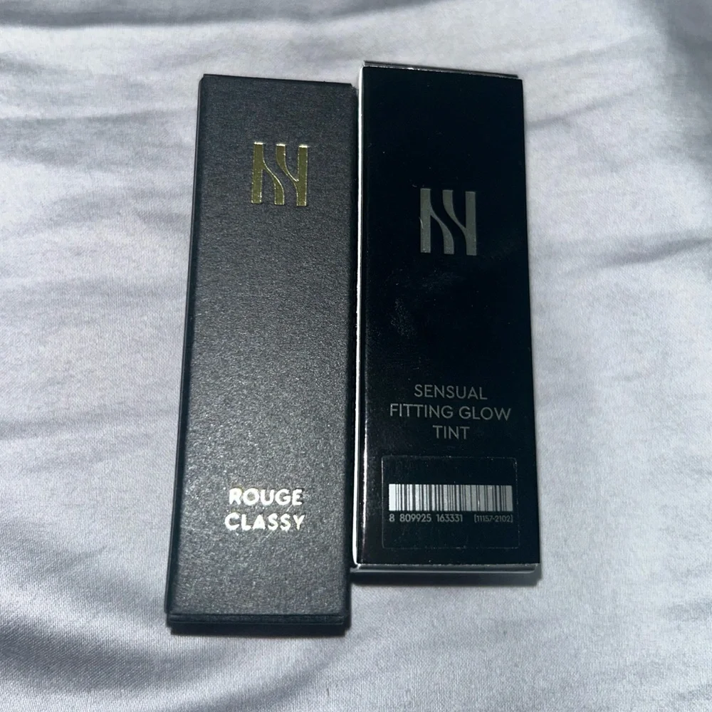 New Hera Lip Bundle 181 Cliche Lipstick and 456 Clueless Sensual Glow Tint Set